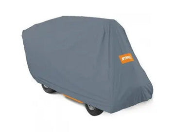 Bâche de protection pour tondeuse autoportée STIHL RT 4082 à RT 4112. Étanche, anti-UV et anti-poussière. Idéale pour l’hivernage et le stockage extérieur longue durée.