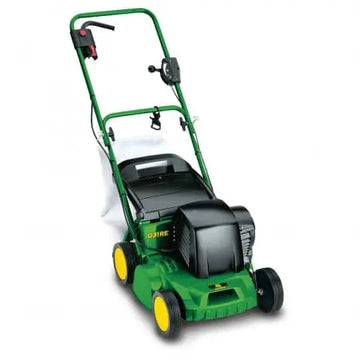 Scarificateur électrique D31RE, 1,4 kW, largeur 31 cm. Efficace pour pelouses jusqu’à 500 m², réglage centralisé, guidon réglable, bac 55 L optionnel.