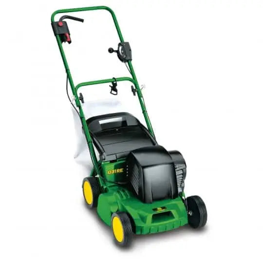 Scarificateur électrique D31RE, 1,4 kW, largeur 31 cm. Efficace pour pelouses jusqu’à 500 m², réglage centralisé, guidon réglable, bac 55 L optionnel.