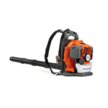 Souffleur à dos Husqvarna 570 BTS, moteur thermique 2 temps 65,6 cm³, 2.9 kW, débit 1650 m³/h, vitesse 380 km/h, soufflage puissant idéal pour professionnels espaces verts et jardinage.