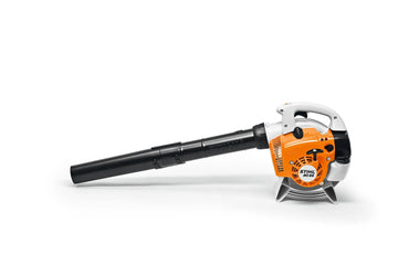 Souffleur thermique STIHL BG 66-D 27,2 cm³, silencieux et efficace. Puissance 0,82 CV, débit 730 m³/h. Parfait pour le nettoyage dans les zones sensibles au bruit.