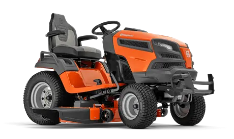 Tondeuse autoportée HUSQVARNA TS 348 XD, moteur bicylindre 721 cm³, 122 cm de coupe, transmission hydrostatique, blocage différentiel électrique, 3 lames, phares, pare-chocs renforcé, kit mulching en option.