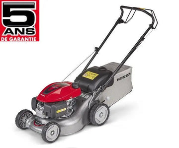 Tondeuse Honda HRG 416 SKEH/SKEA tractée, moteur GCVx 145, largeur 41 cm, bac 50L, idéale jusqu’à 800 m². Confort, puissance et silence. Kit mulching en option.