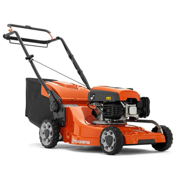 Tondeuse HUSQVARNA LC 140 S thermique 40 cm avec moteur Briggs & Stratton 450e, bac de ramassage 50 L, guidon réglable. Tondeuse tractée fiable et maniable