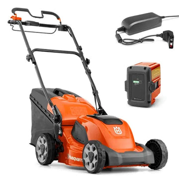 Tondeuse HUSQVARNA LC 141 i avec batterie BLI 20 et chargeur QC 80, 41 cm, bac 50 L, réglage centralisé, guidon repliable. Tondeuse à batterie performante et maniable, autonomie jusqu’à 1 h.