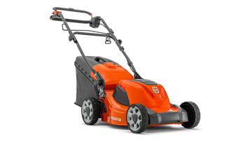Tondeuse HUSQVARNA LC 141C électrique 1800 W, 41 cm, éjection arrière, bac 50 L, silencieuse et robuste. Idéale pour entretenir votre jardin sans effort.