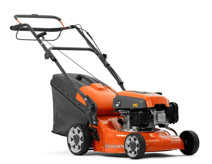 Tondeuse HUSQVARNA LC 247 SP thermique 47 cm avec moteur B&S 575 EX. Tractée 4 km/h, bac 55 L, réglage centralisé, TrioClip. Efficace et polyvalente pour jardinier exigeant.