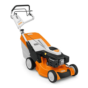Tondeuse STIHL RM 650 V thermique 48 cm, moteur 173 cm³, mulching intégré, bac 70 L, variateur de vitesse. Parfaite pour les grandes surfaces et les tontes intensives.