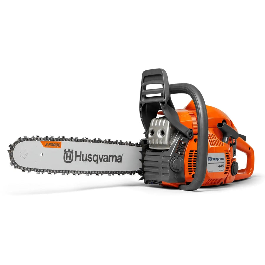 Tronçonneuse HUSQVARNA 445 II – Thermique 45 cm, 2100 W, 4,9 kg. Moteur 2 temps, guide-chaîne + 2 chaînes HUSQVARNA inclus. Idéale pour abattre, couper du bois et élaguer efficacement.